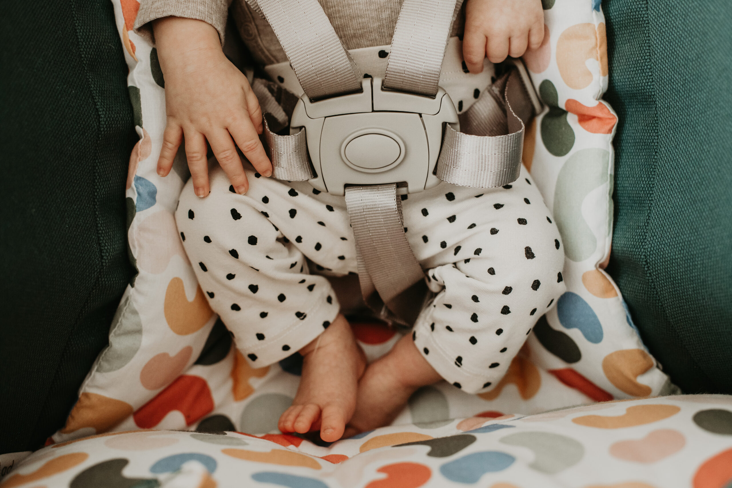 Babylux_Schaukel_babyschaukel_indoor_Schweiz_zurich_Baby_schaukeln_haus_feder_gurt_pesto