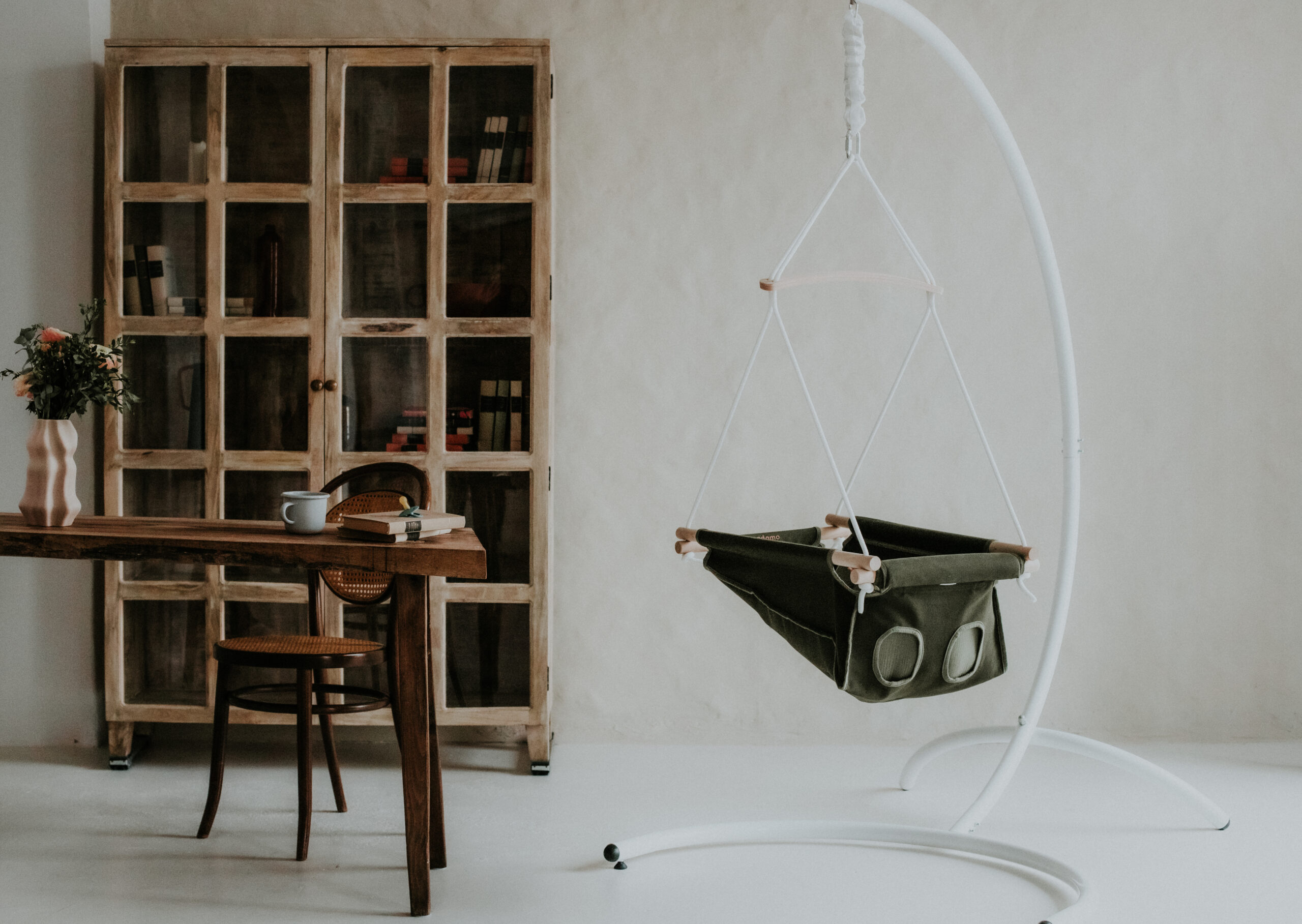 Babylux_Schaukel_babyschaukel_indoor_Schweiz_zurich_Baby_schaukeln_haus_feder_gurt_pesto