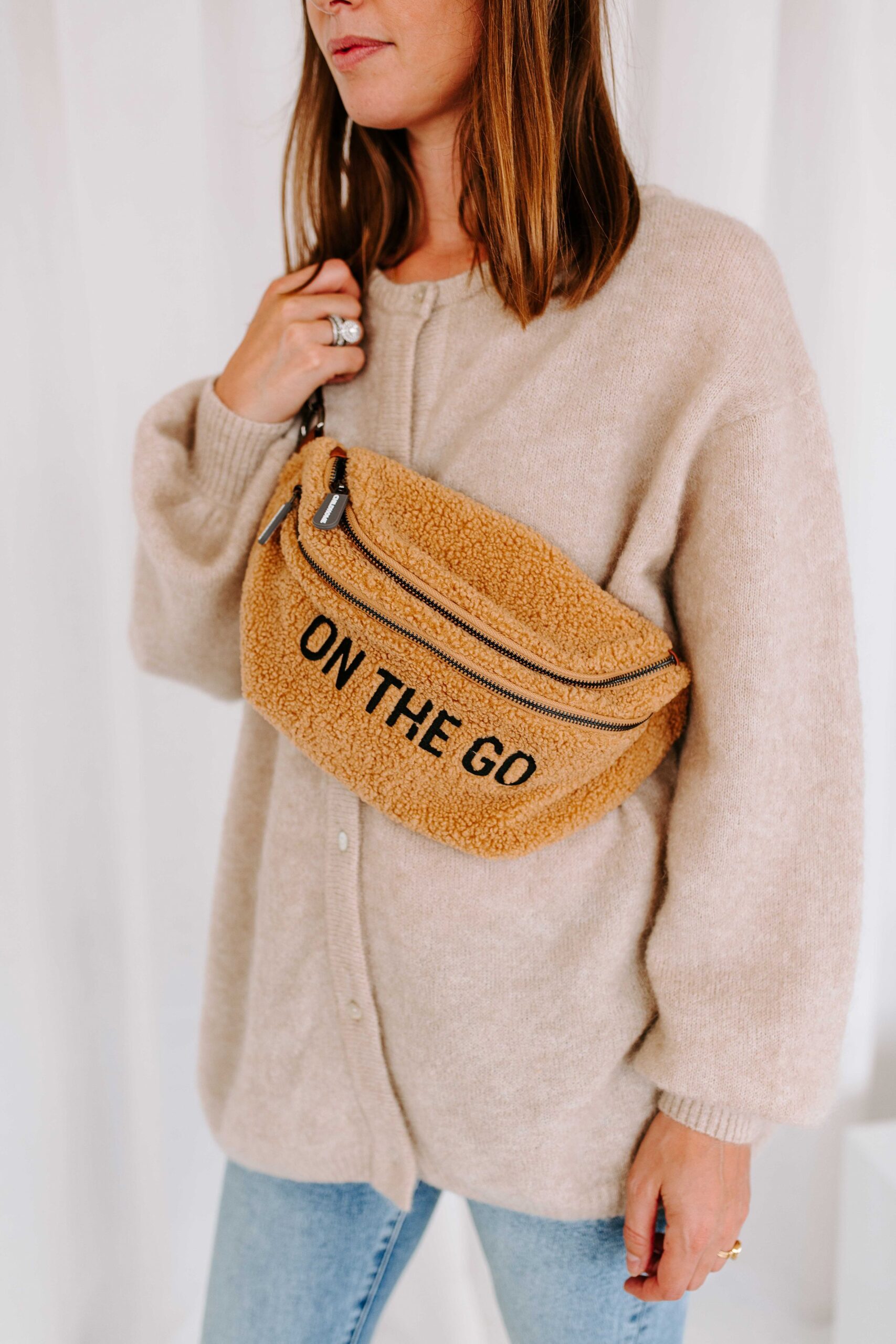 Childhome – Banana Bag On The Go Hüfttasche – Teddy Beige – Bild 8