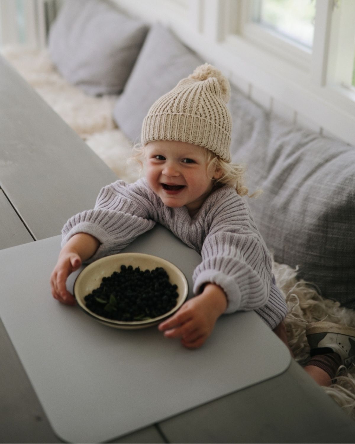 Babylux_tischset_noui_noui_placemats_baby_kinder_essen_tisch_richterswil_grey_powder_grau