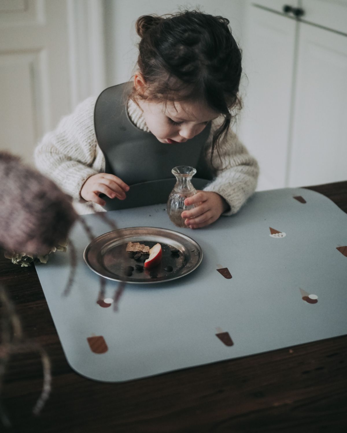 Babylux_tischset_noui_noui_placemats_baby_kinder_essen_tisch_richterswil_ice_cream_glace_grau