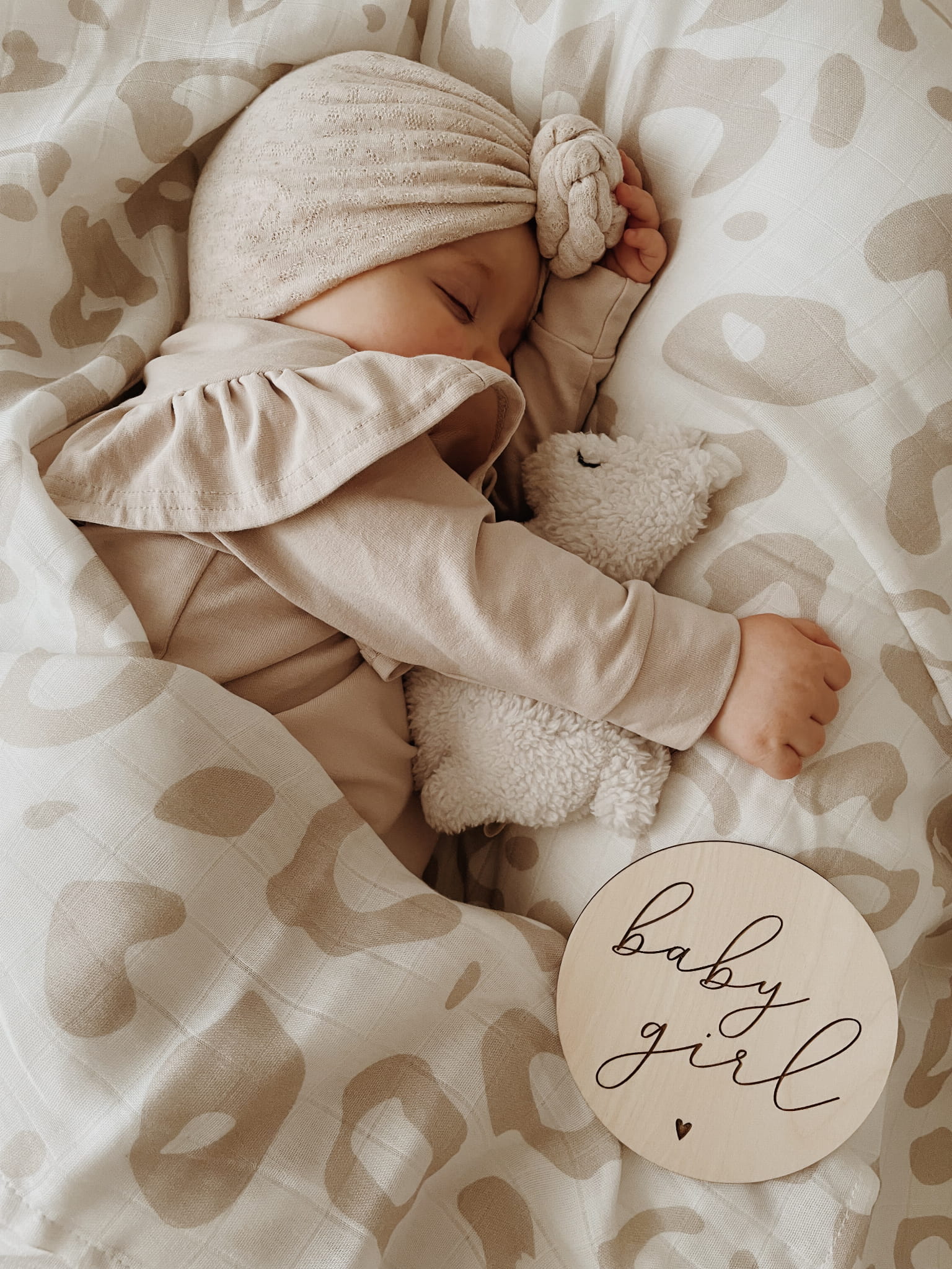 Baby_girl_Maedchen_Babylux_Richterswil_Schweiz_baby_Oh_baby_Holz_Welcome_Newborn_Deco_Meilenstein_