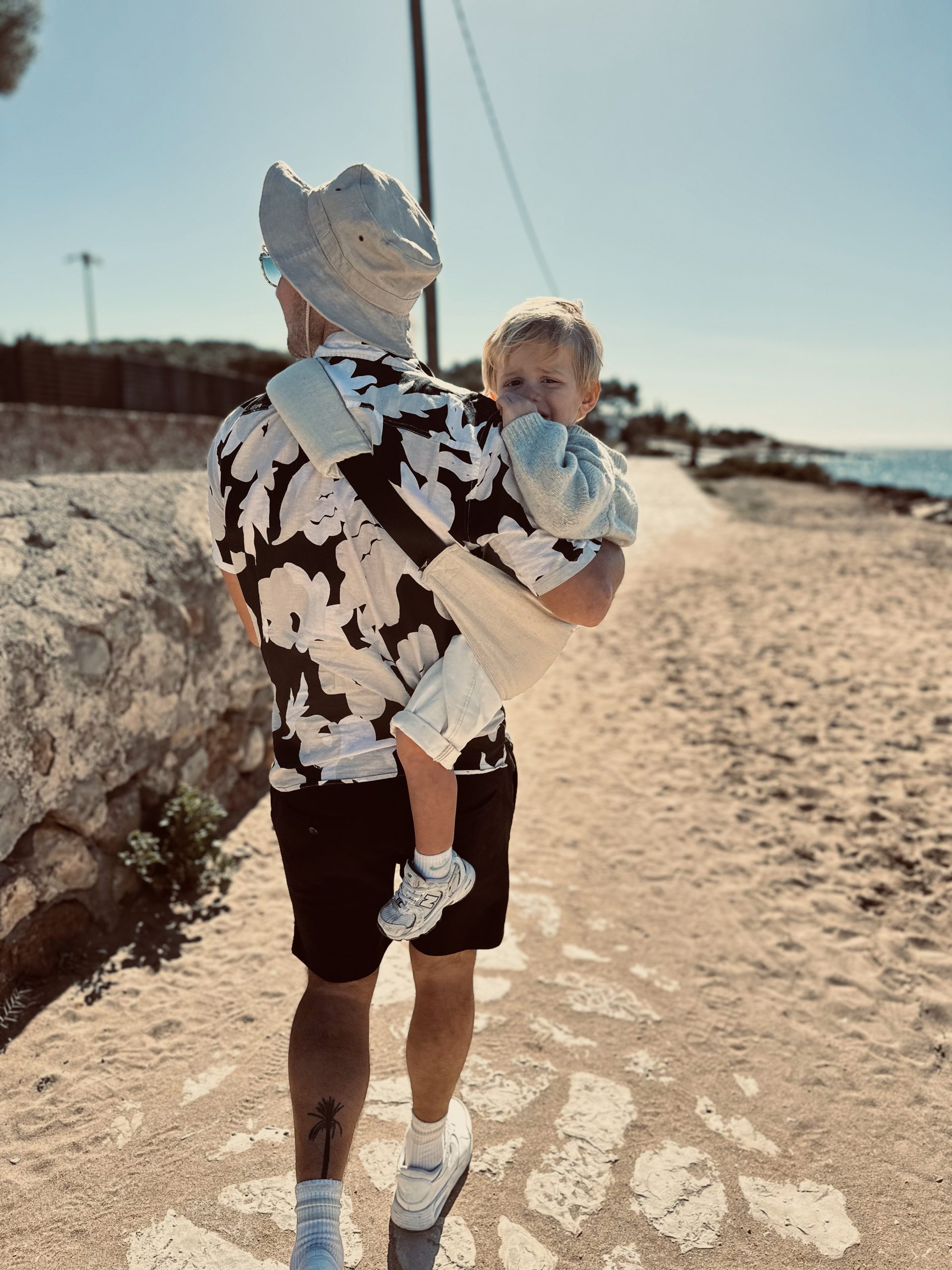 Sand-linen_Babylux_Schweiz_wildride_Kindertrage_Kleinkindtrage_