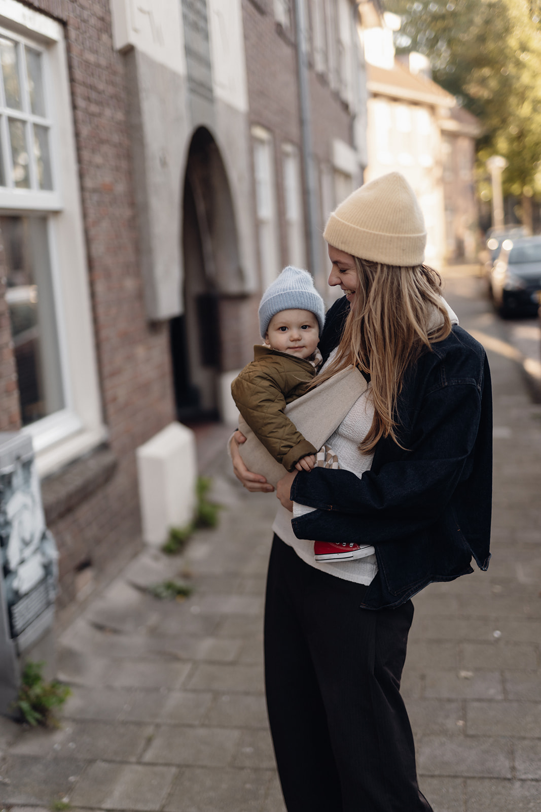 Sand-linen_Babylux_Schweiz_wildride_Kindertrage_Kleinkindtrage_