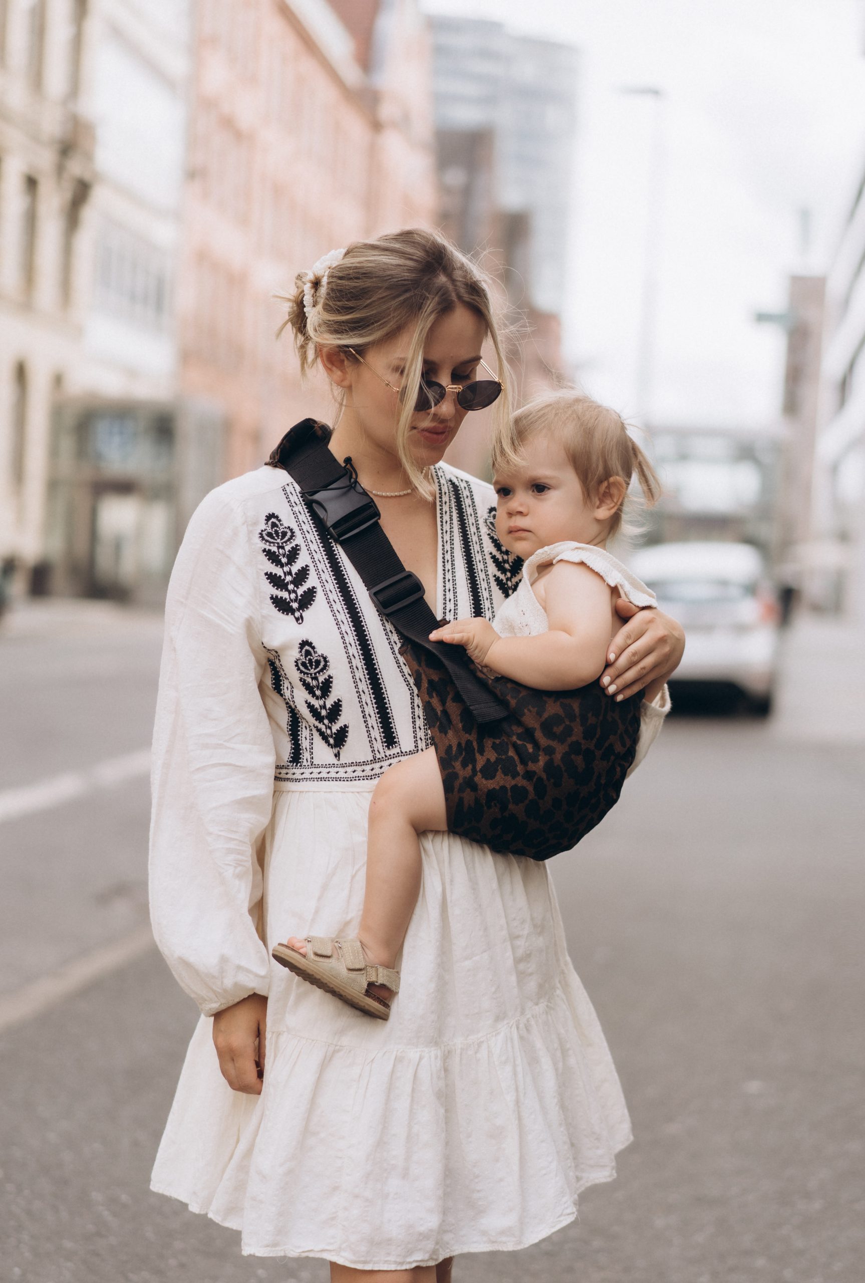 leo_braun_Babylux_Schweiz_wildride_Kindertrage_Kleinkindtrage_Richterswil