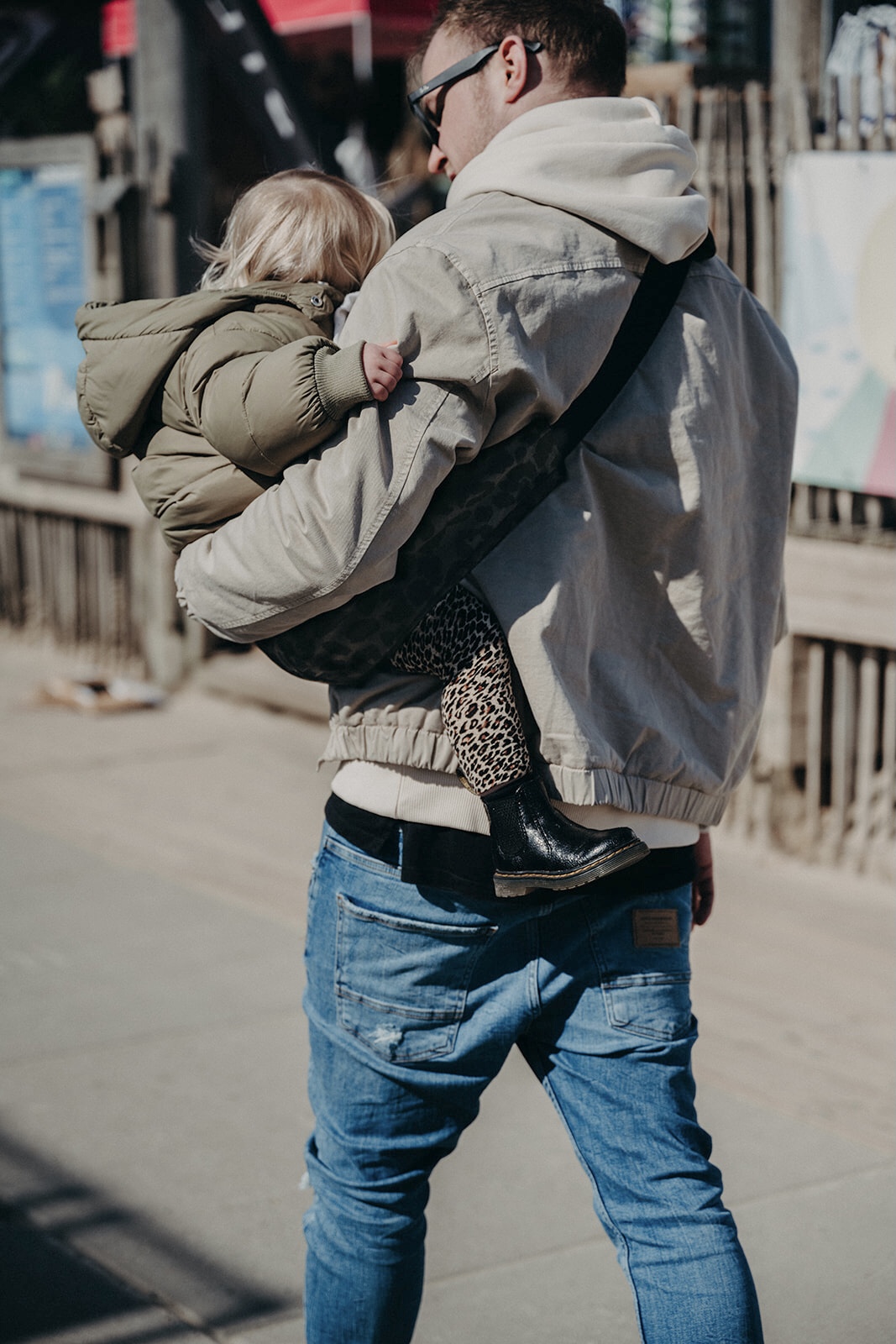 leo_grey_grau_Babylux_Schweiz_wildride_Kindertrage_Kleinkindtrage_Richterswil