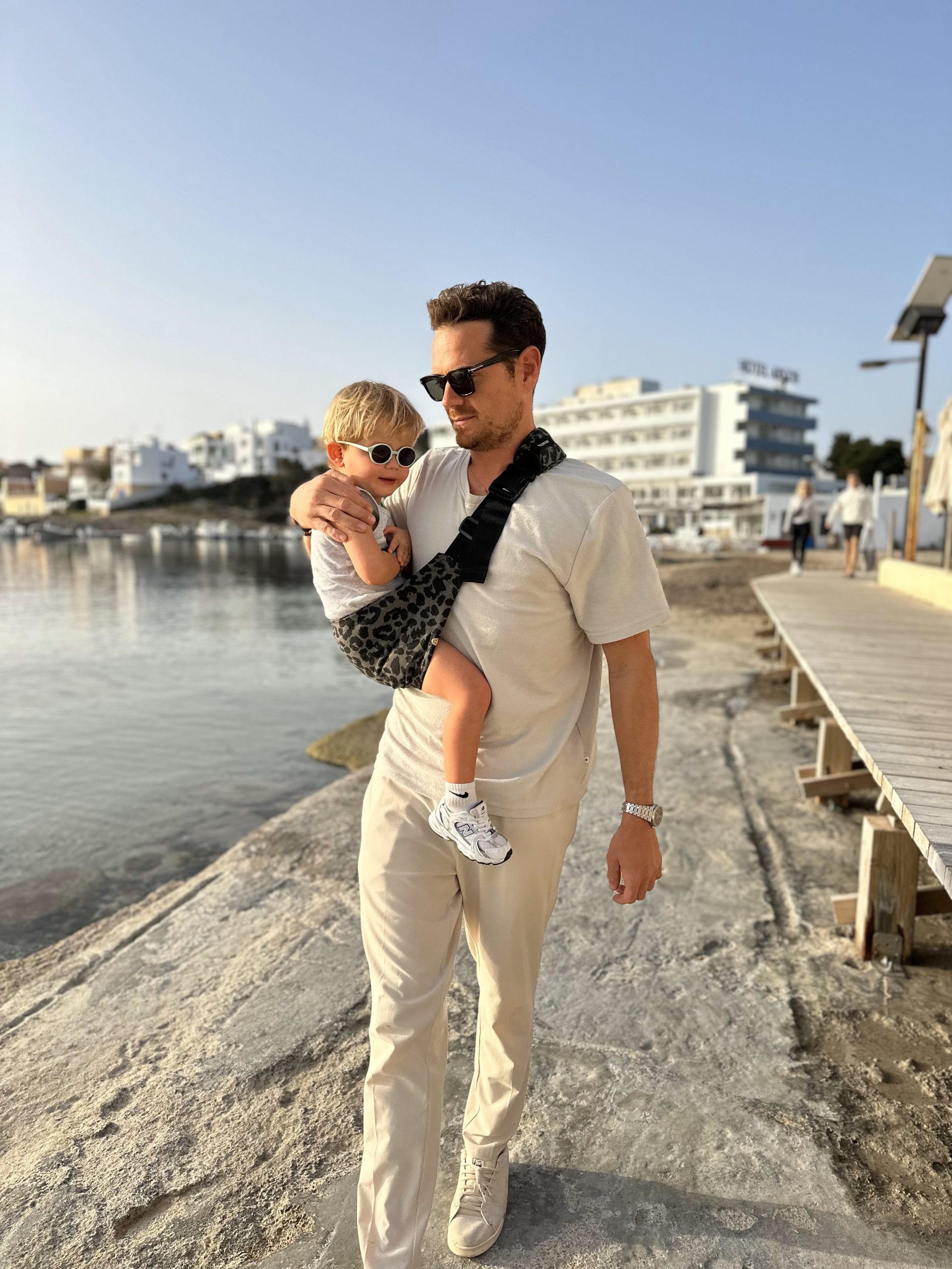 Wildride Kleinkindtrage Leoparden Muster Grau – Bild 5