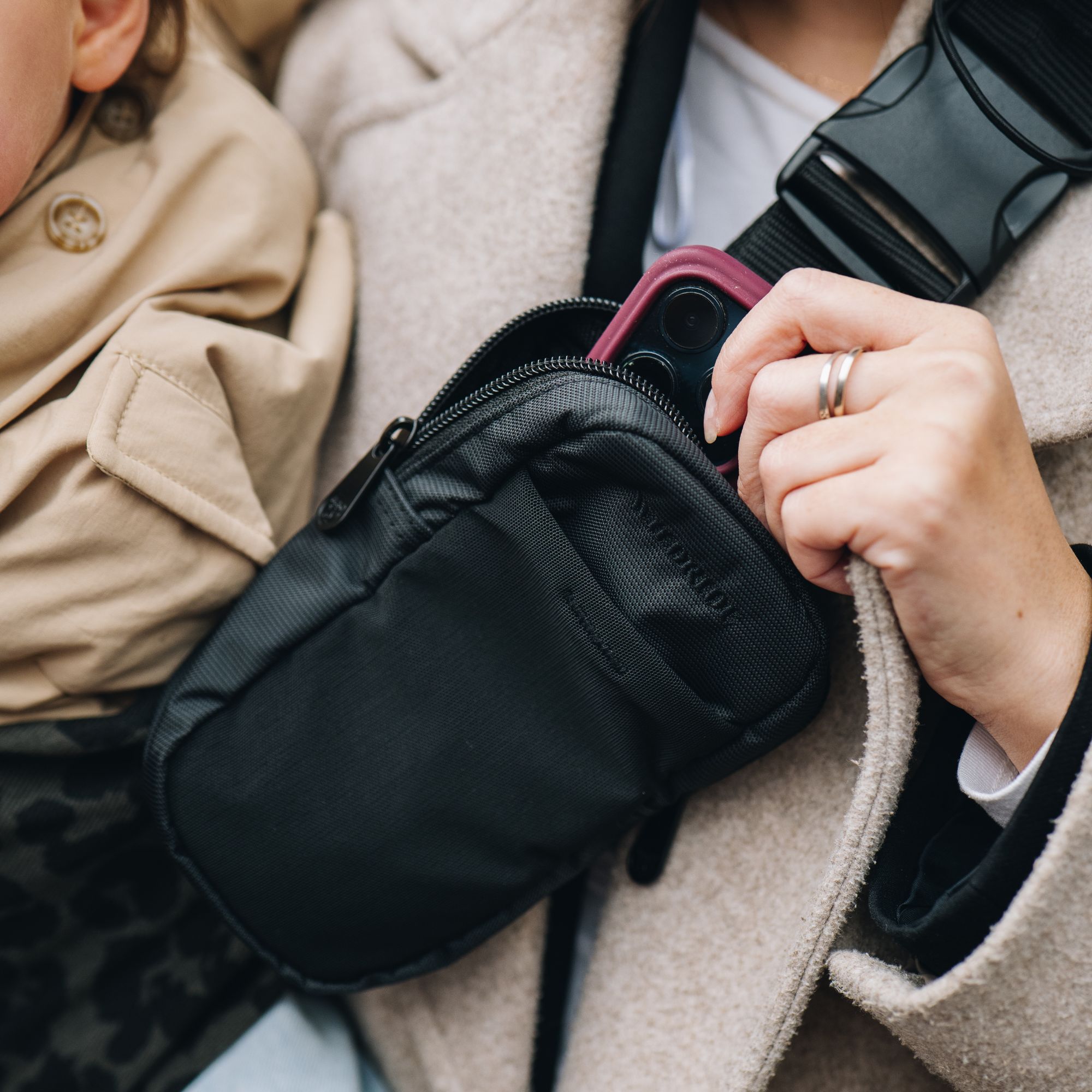 premium-slide-on-detail_babylux_wildride_zurich_schweiz_tasche_